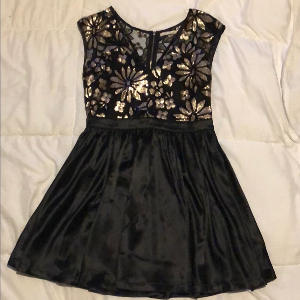 black and gold v neck dress